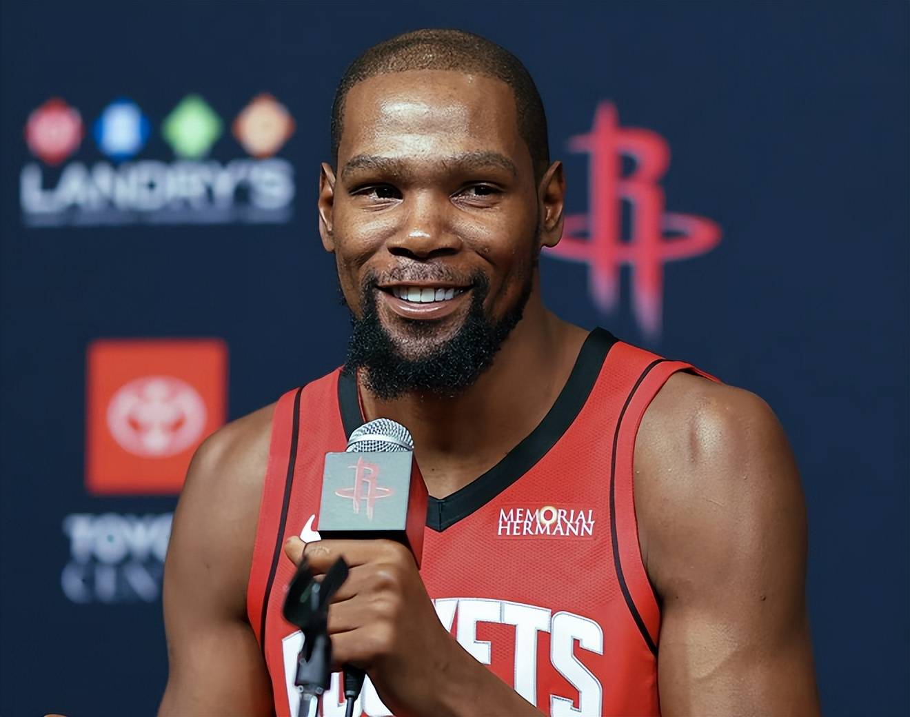 迪乌夫：新环境并不容易应对，我的目标是与国米一起成长（迪乌夫：适应新环境不易，我希望与国米共同成长）