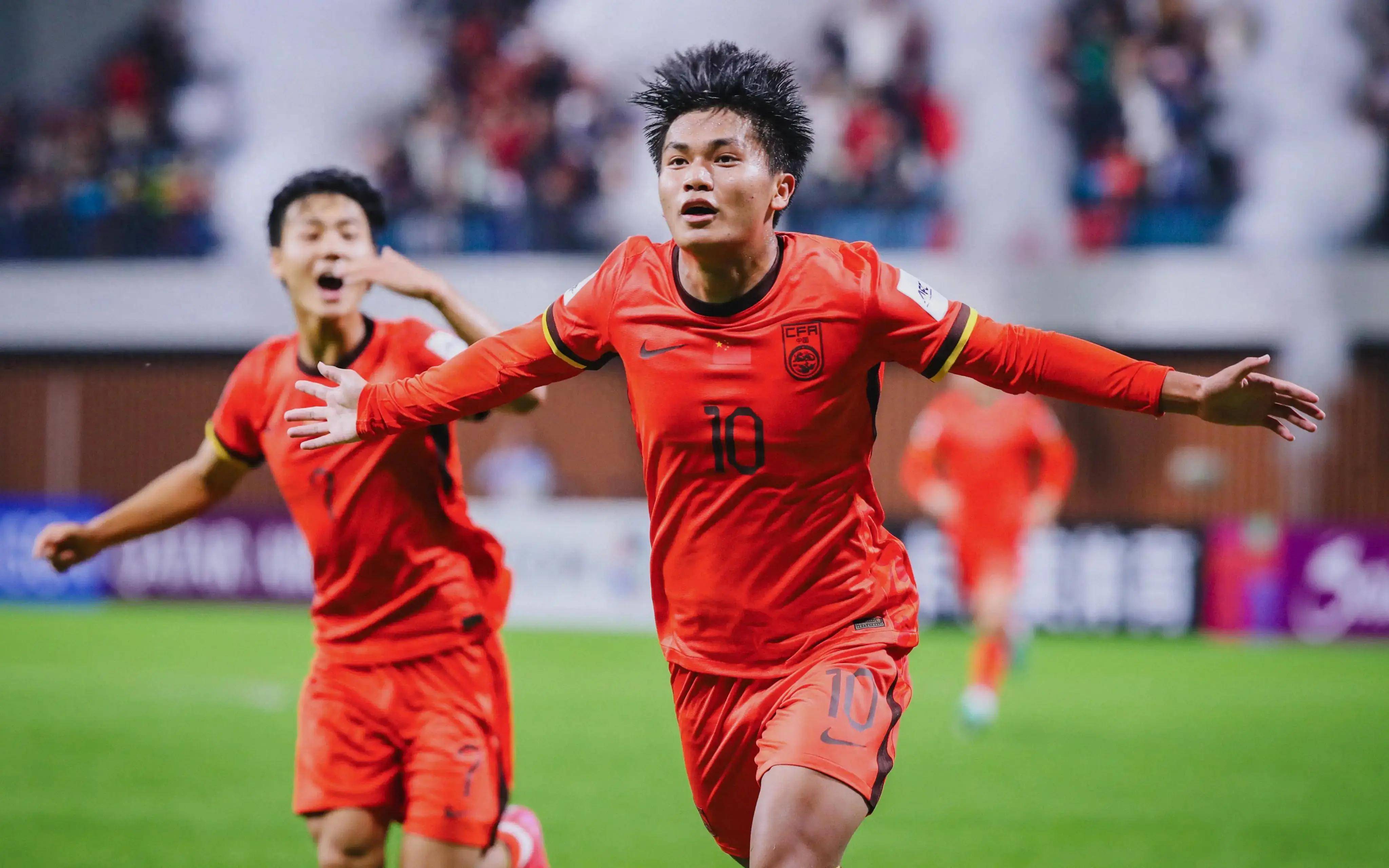 中国男篮关键时刻连丢3篮板，连续追分最后功亏一篑（关键时刻篮板三连失，中国男篮反扑到最后仍憾负）