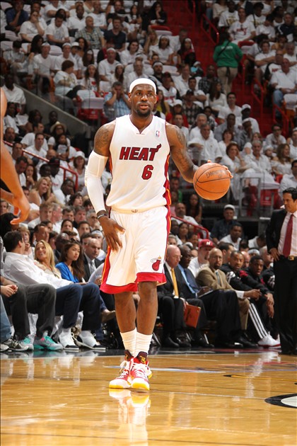 NBA：太阳击败篮网 杜兰特全场最高分（NBA：太阳力克篮网，杜兰特砍下全场最高分）