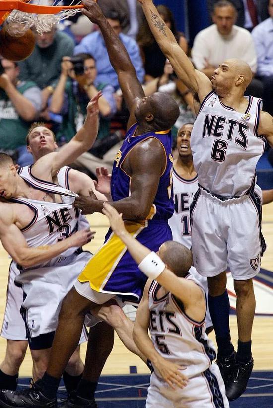 英超第14轮：切尔西1-3利兹联两场不胜 托辛失误送礼帕尔默复出（英超第14轮：切尔西1-3负利兹联，两轮不胜；托辛失误送礼，帕尔默复出）