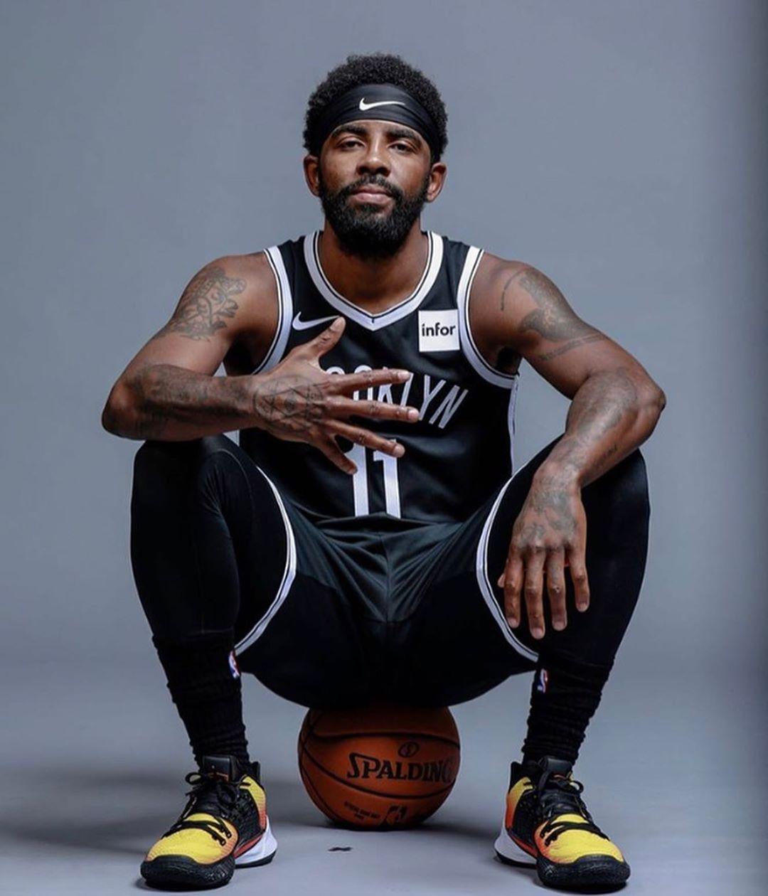 TK谈心中最佳阵容：梅罗入选、魔笛、齐达内、大罗、小罗在列（TK心目最佳阵容揭晓：梅罗上榜，魔笛、齐达内、大罗、小罗悉数在列）