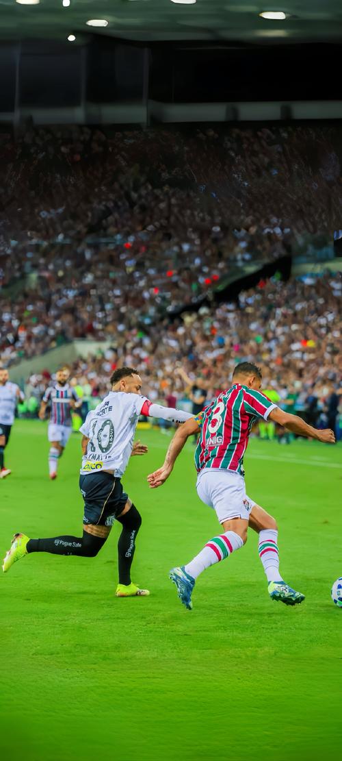 拉美媒体：拜仁、曼联、马竞追逐厄瓜多尔17岁中场卡斯蒂略（拉美媒体报道：拜仁、曼联与马竞竞相争夺厄瓜多尔17岁中场卡斯蒂略）