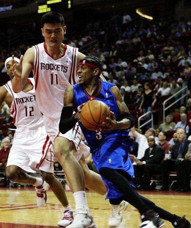 庆祝波兰独立日，莱万将纽约帝国大厦点亮为白红色（莱万为波兰独立日点亮纽约帝国大厦白红灯光）